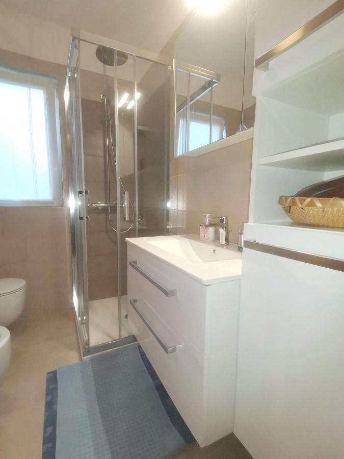 Novigrad Istria Apartman Hola מראה חיצוני תמונה